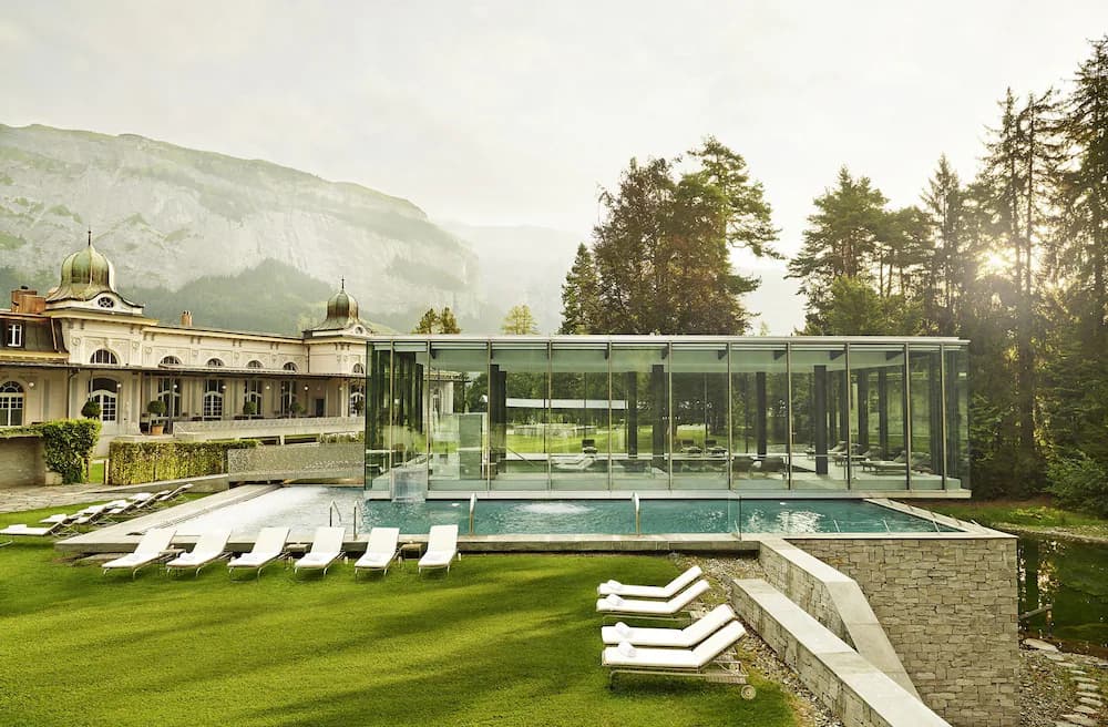 Indoor/outdoor pool