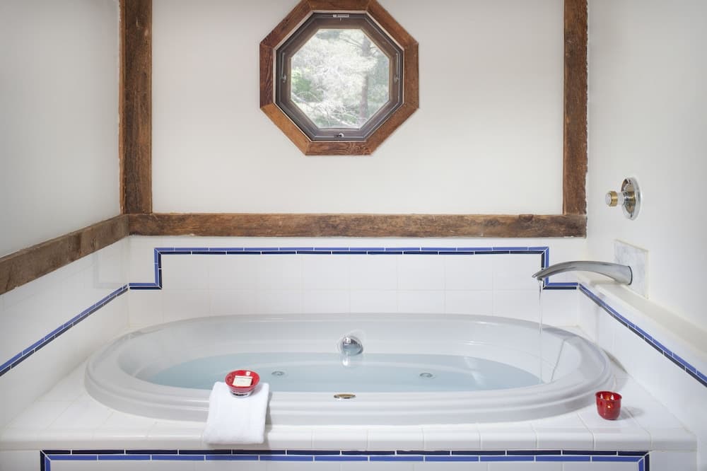 Jetted tub