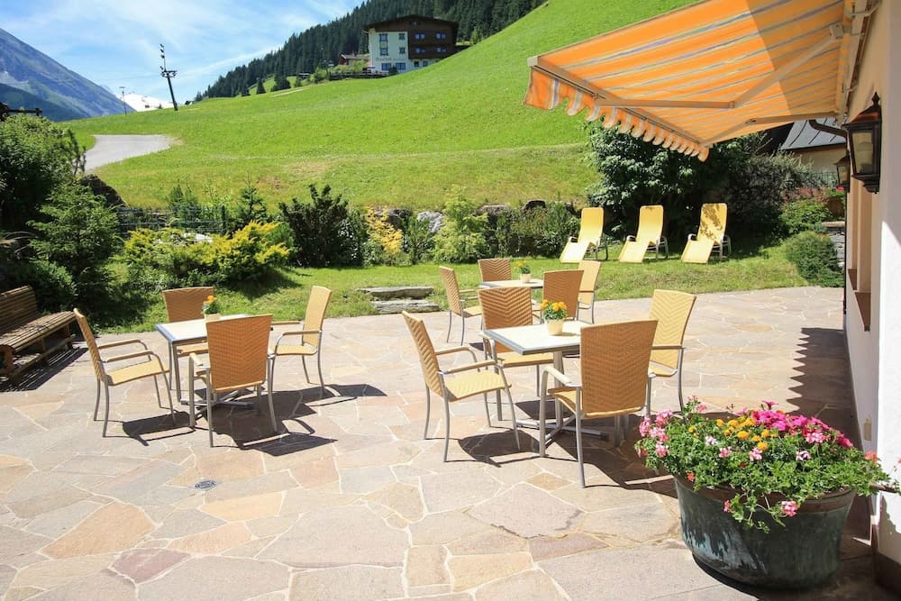 Sundeck