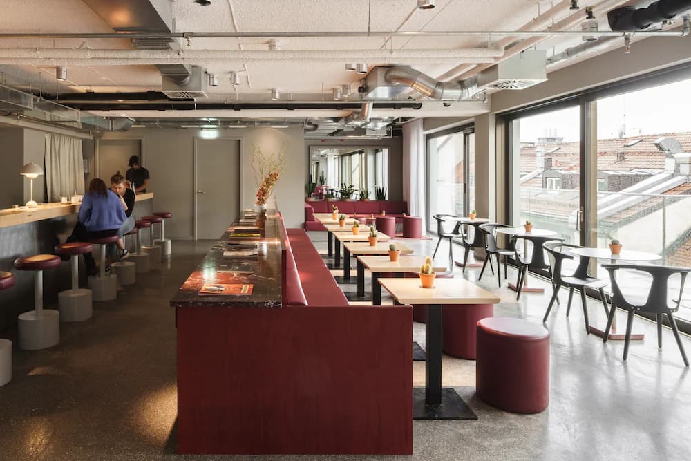 Lobby lounge