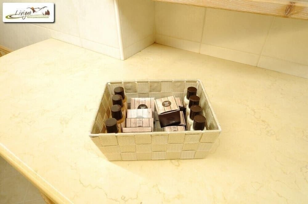 Bathroom amenities