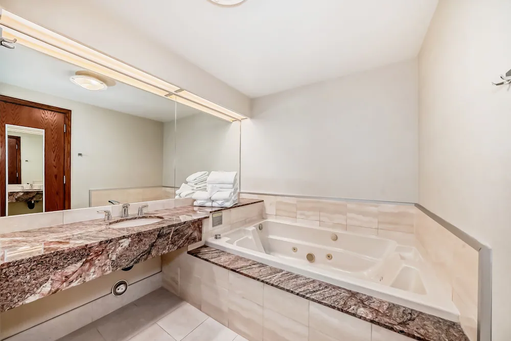 Jetted tub