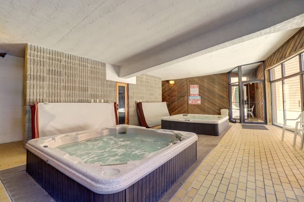 Indoor spa tub