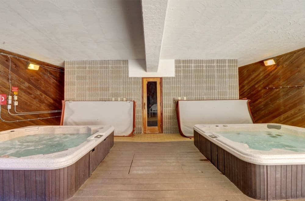 Indoor spa tub