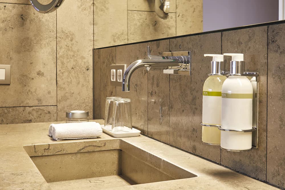 Bathroom sink