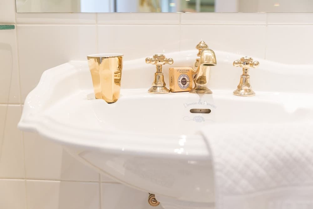 Bathroom amenities
