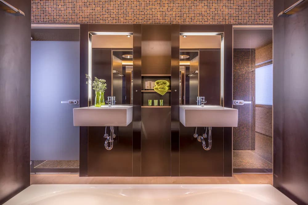 Bathroom sink