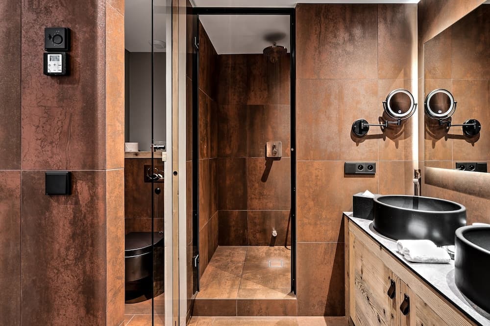 Bathroom shower