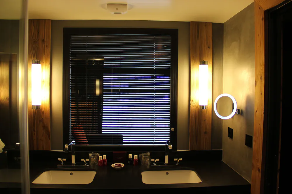 Bathroom sink