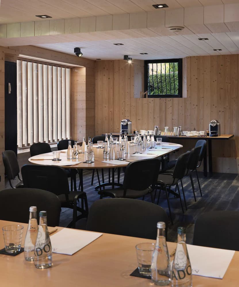 Meeting facility