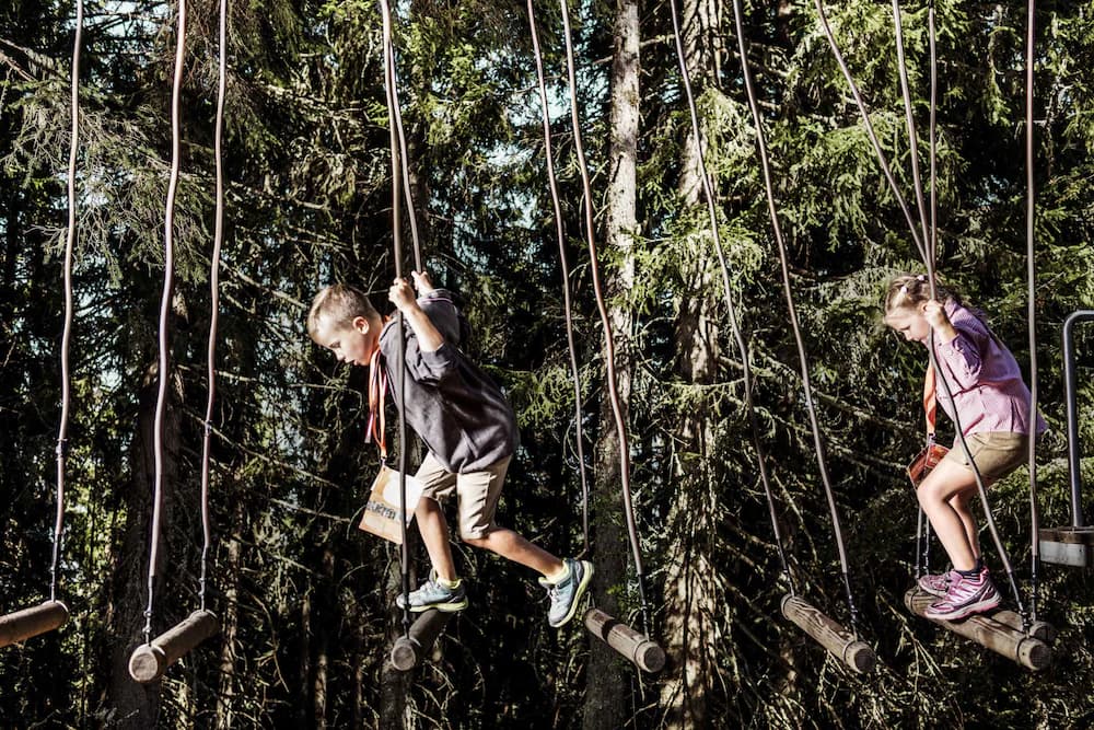 Ropes course (team building)