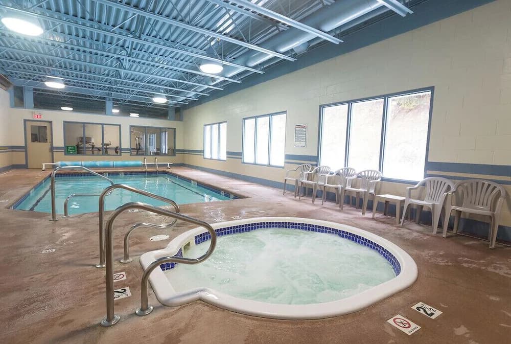 Indoor spa tub