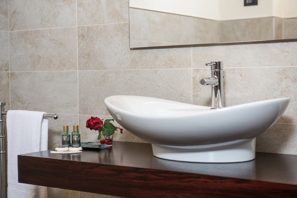 Bathroom sink