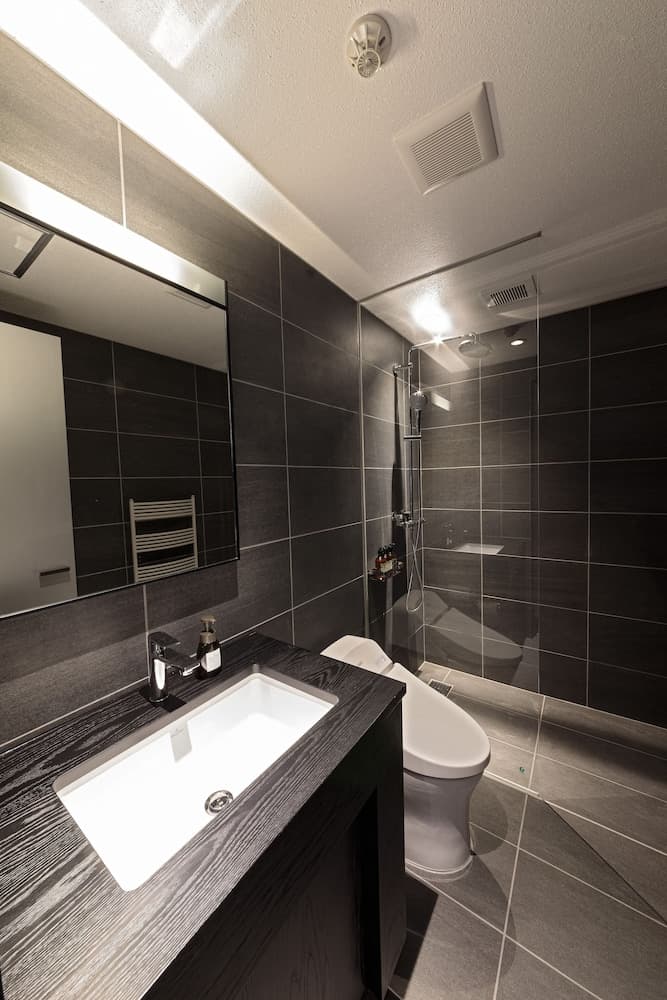 Bathroom amenities
