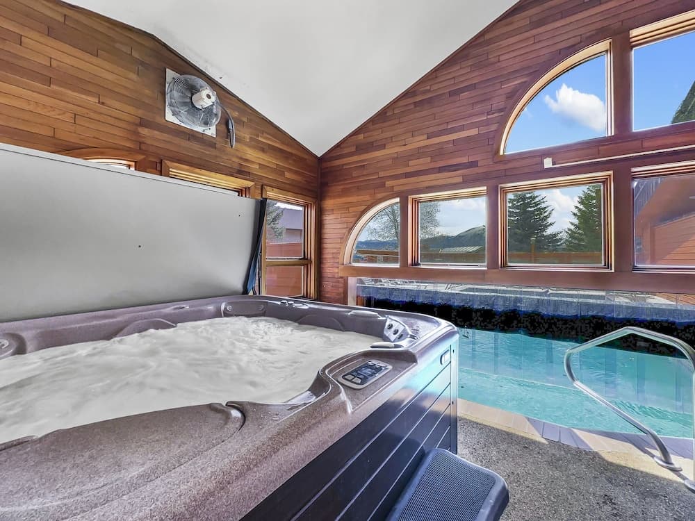 Private spa tub