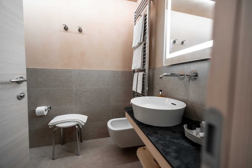 Bathroom amenities