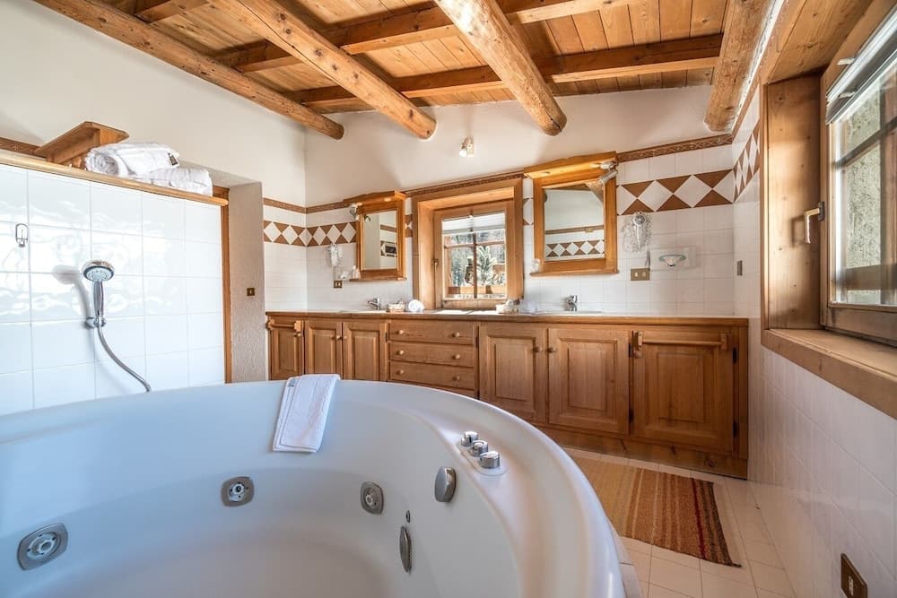 Jetted tub