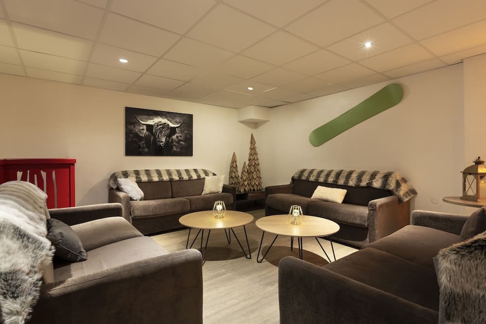 Lobby lounge