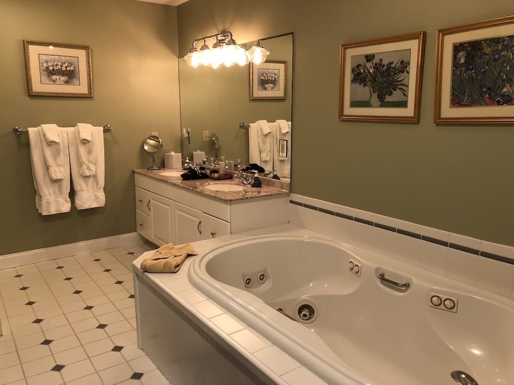 Jetted tub