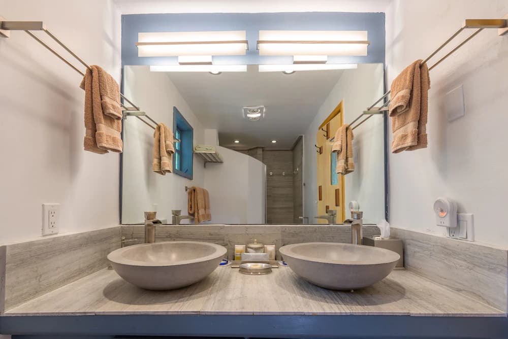 Bathroom sink