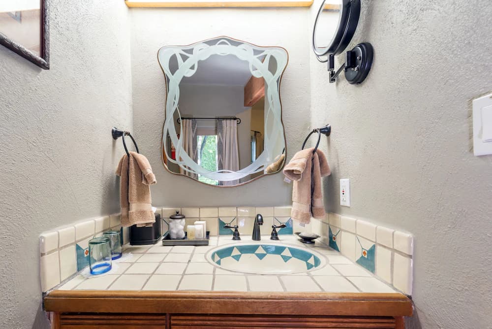 Bathroom sink
