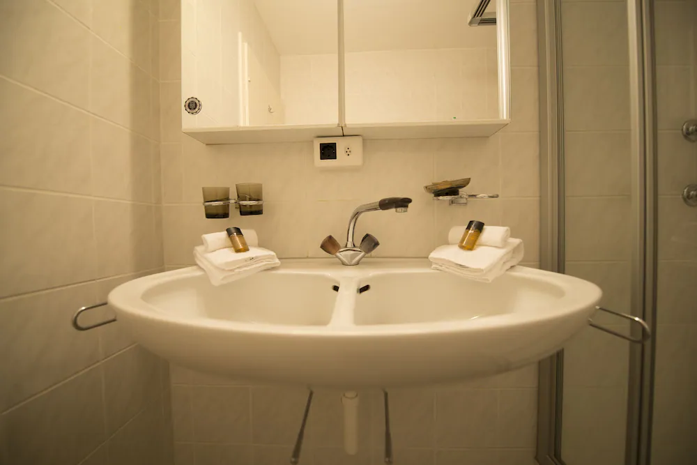 Bathroom sink