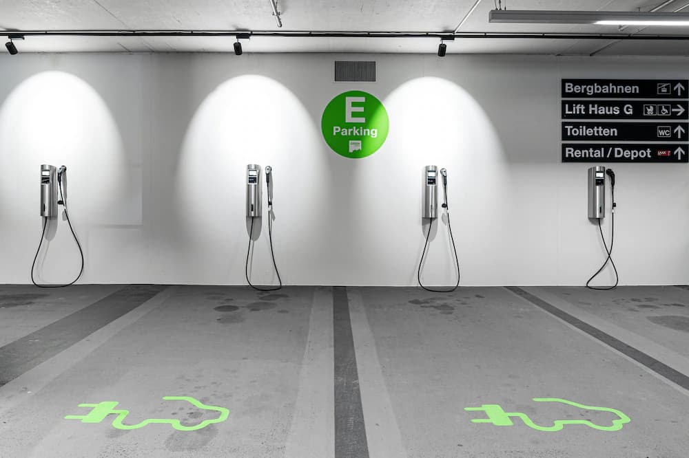 Electric vehicle charging station