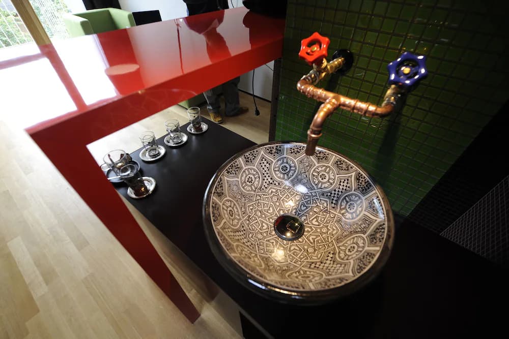 Bathroom sink