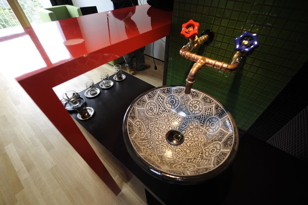 Bathroom sink