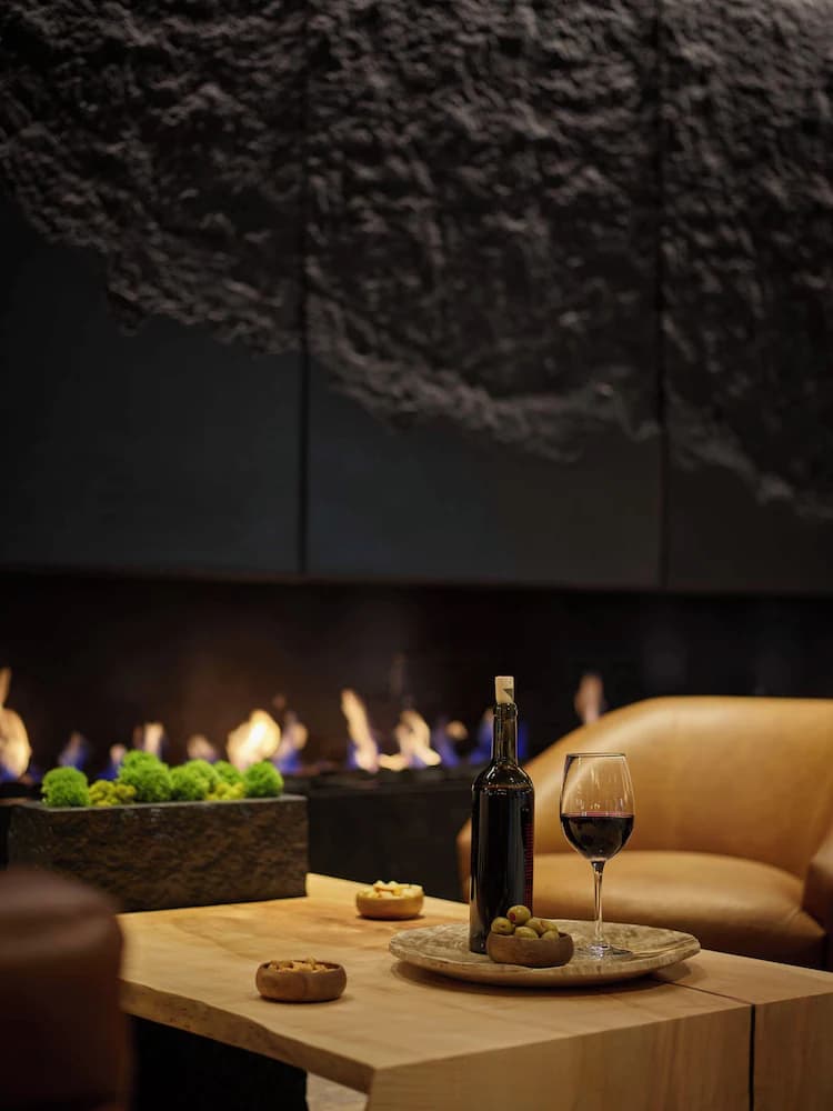 Lobby lounge
