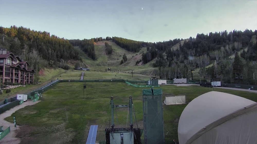 Deer Valley - Snow Park Lodge Cam