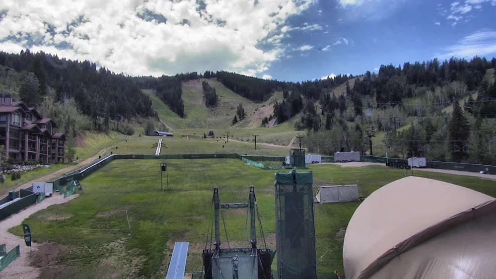 Deer Valley - Snow Park Lodge Cam