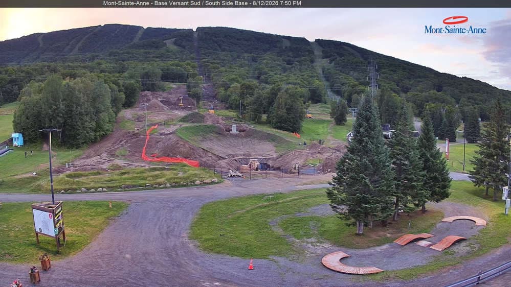 Mont Sainte-Anne - Base Versant Sud | South view Webcam