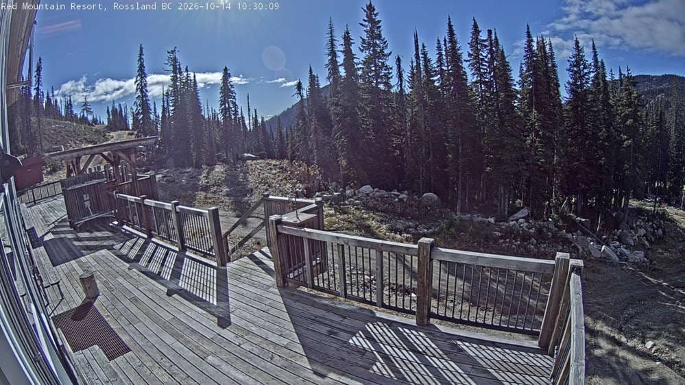 Red Resort - Paradise Lodge Deck Cam