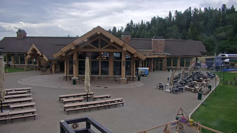 Earl's Plaza