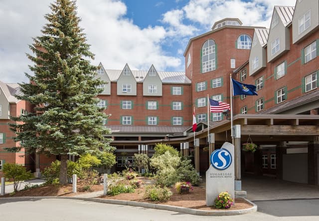 Lobby of Sugarloaf Mountain Hotel