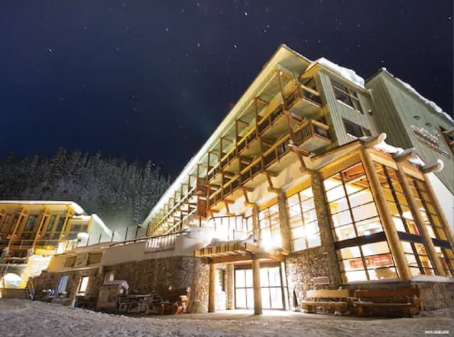 Lobby of Sunshine Mountain Lodge