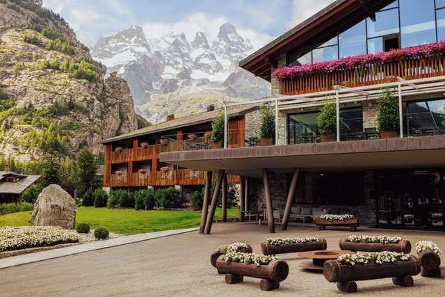 Lobby of Grand Hotel Courmayeur Montblanc by R Collection Hotels